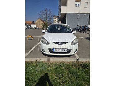 Mazda 2 1.4 hdi