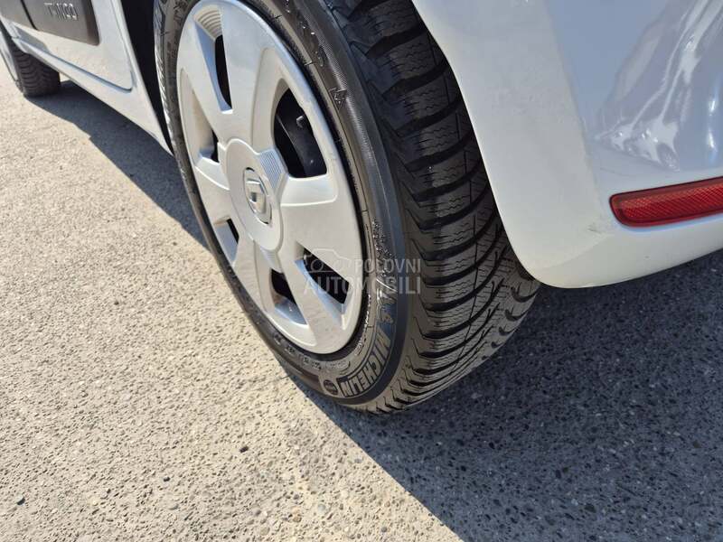 Renault Twingo 1.0 b