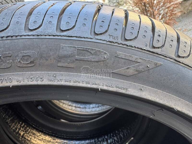 Pirelli 235/40 R19 Letnja