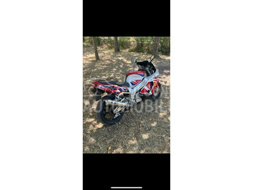 Yamaha yzf 750