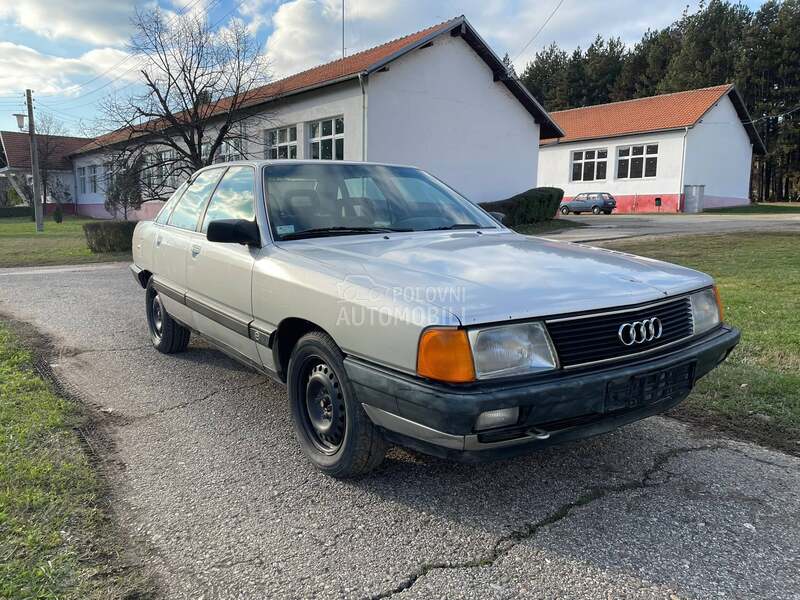Audi 100 