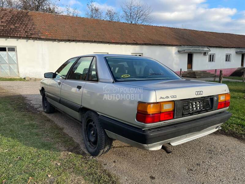 Audi 100 