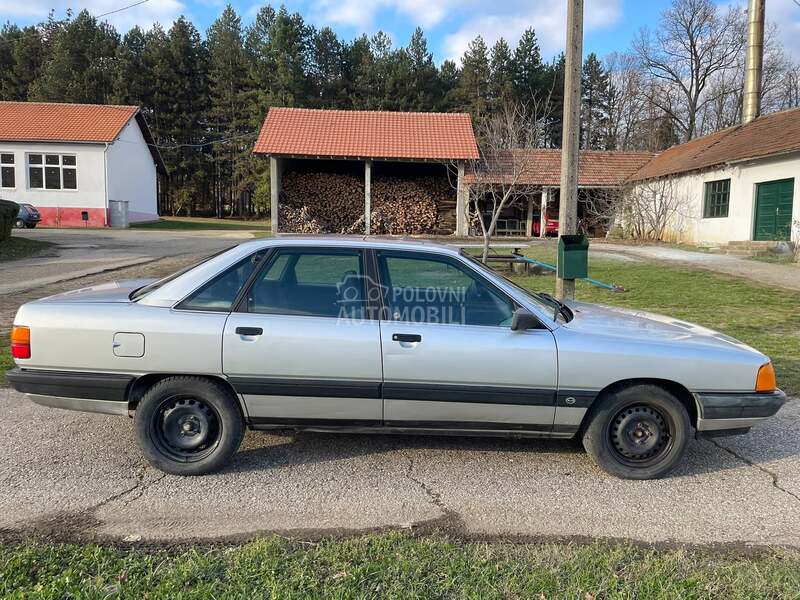 Audi 100 