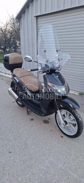 Piaggio Beverly 200