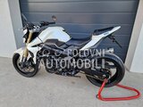 Suzuki GSR 750