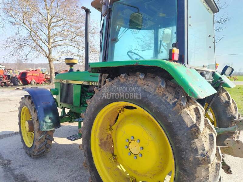 John Deere 2130