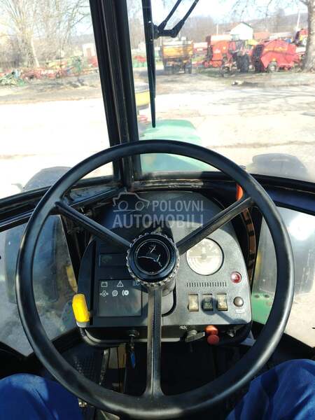 John Deere 2130