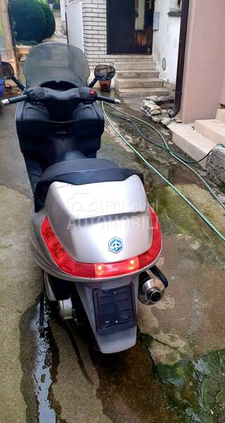 Piaggio X8