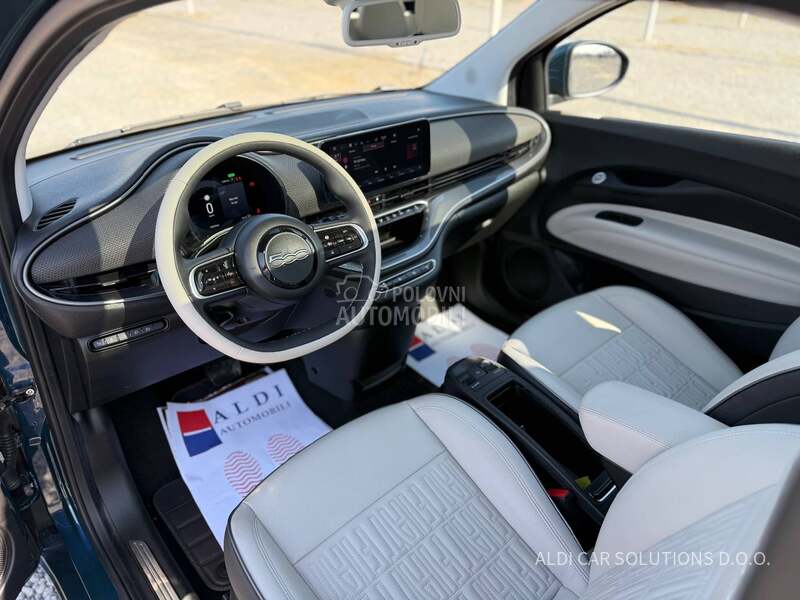 Fiat 500e La Prima