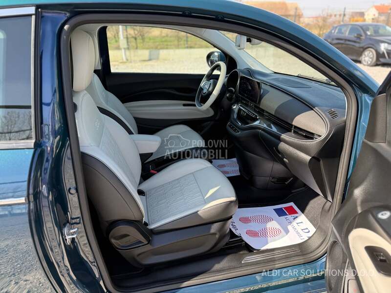 Fiat 500e La Prima