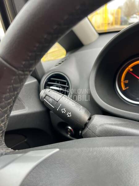 Opel Corsa D SELECTION