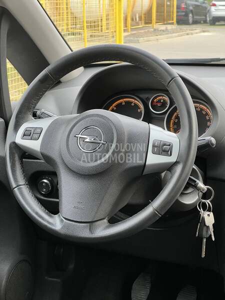 Opel Corsa D SELECTION
