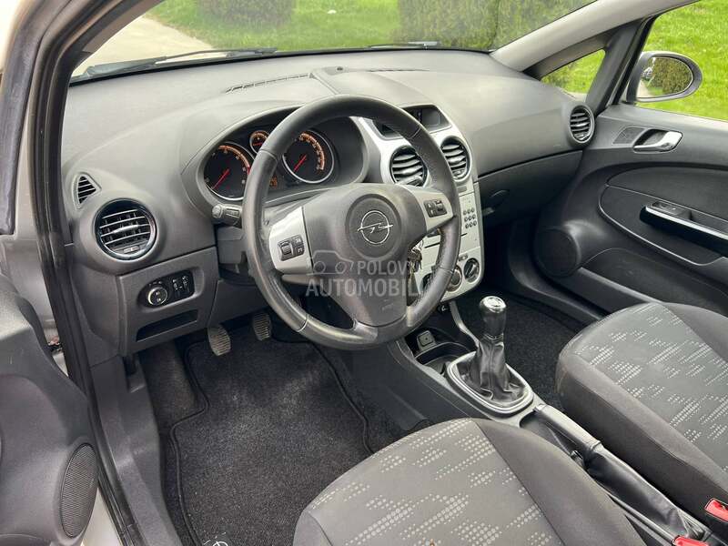 Opel Corsa D SELECTION