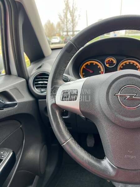Opel Corsa D SELECTION