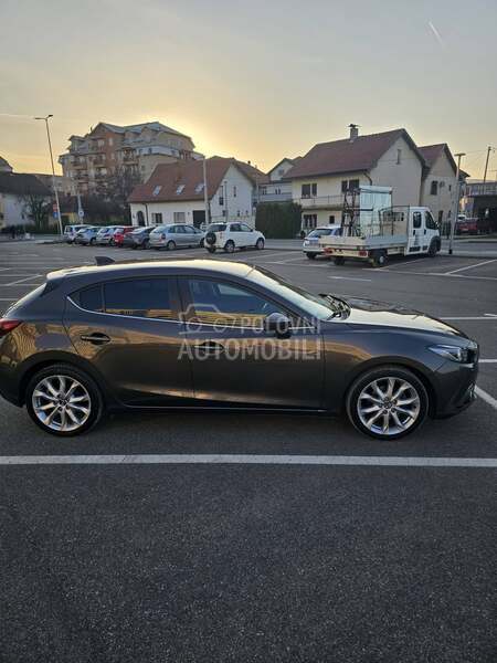 Mazda 3 AT Revolution