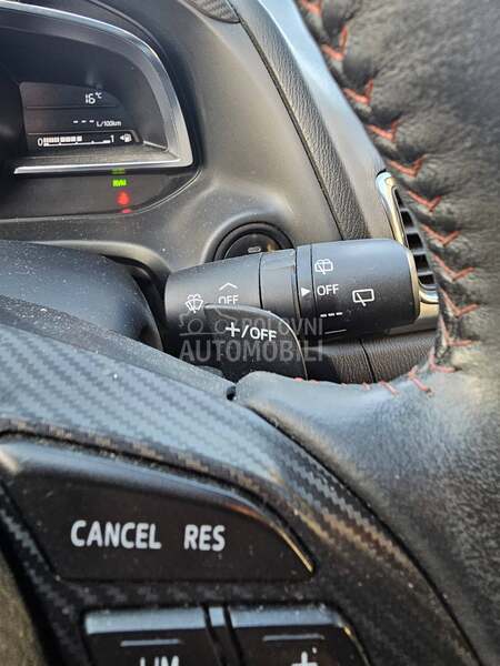 Mazda 3 AT Revolution