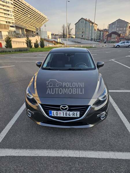 Mazda 3 AT Revolution