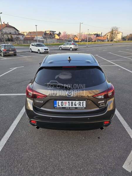 Mazda 3 AT Revolution