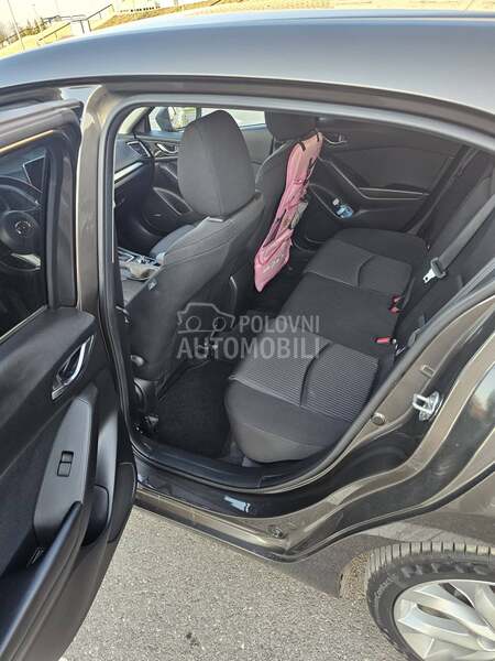 Mazda 3 AT Revolution