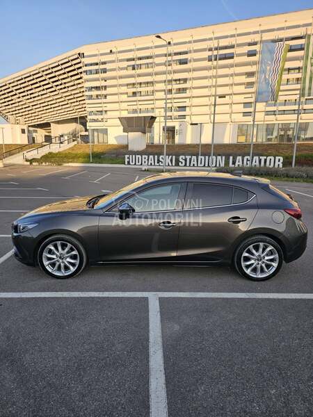 Mazda 3 AT Revolution