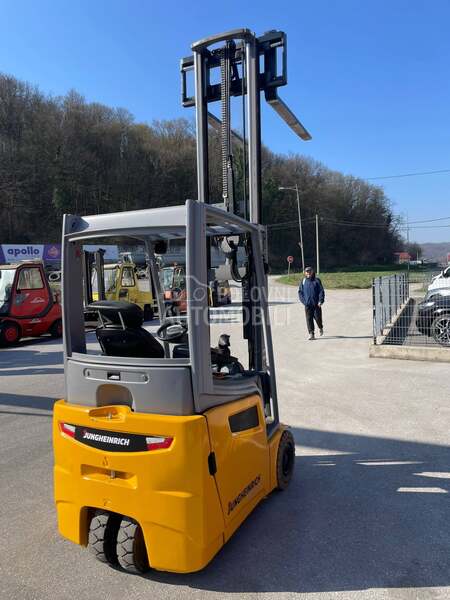 Jungheinrich 1,5 tona Duplex