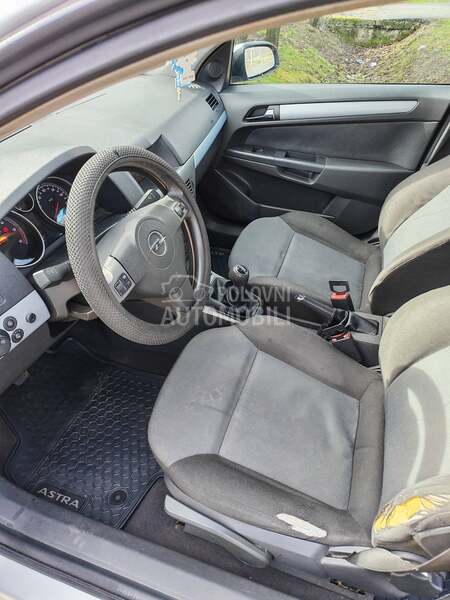 Opel Astra H 