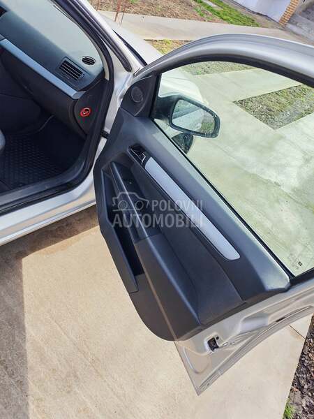 Opel Astra H 