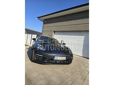 Porsche Panamera 4 E-HYBRID