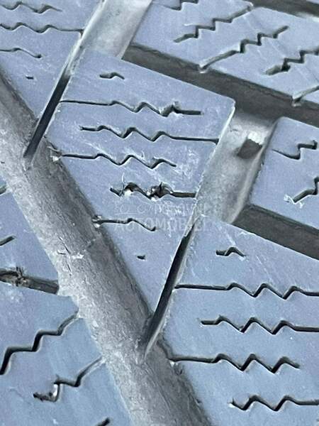 Continental 225/55 R17 Zimska