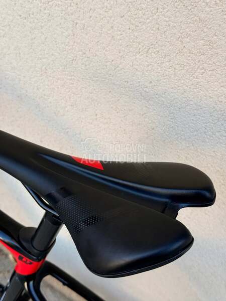 Giant Defy Carbon 28