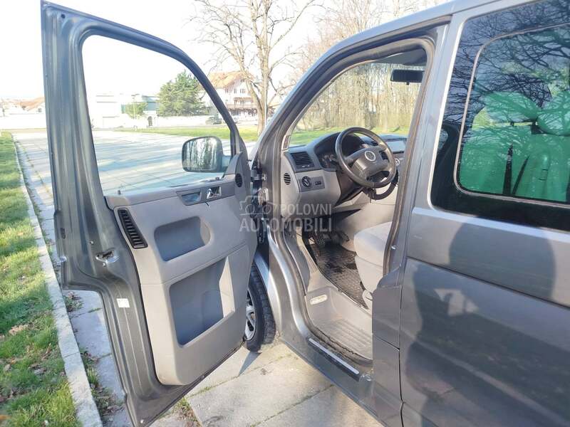 Volkswagen Multivan T5 LEVI VOLAN