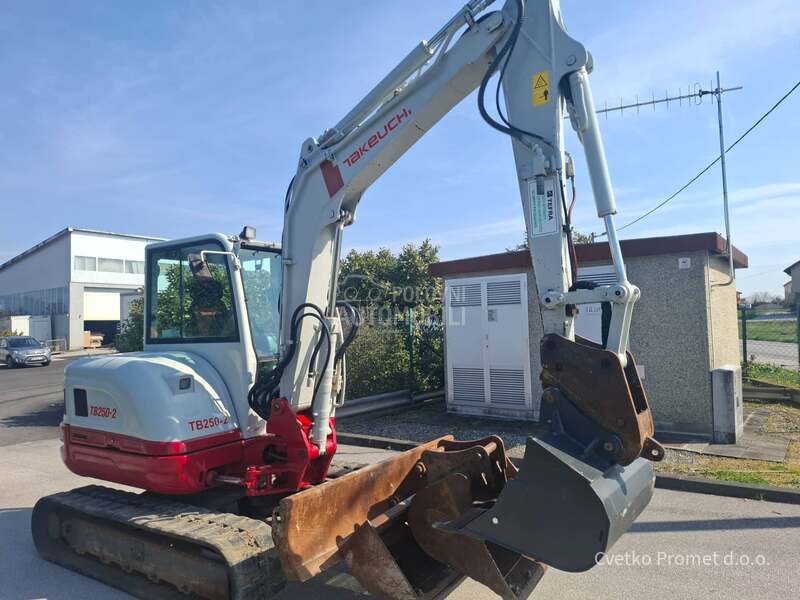 Takeuchi TB250 2
