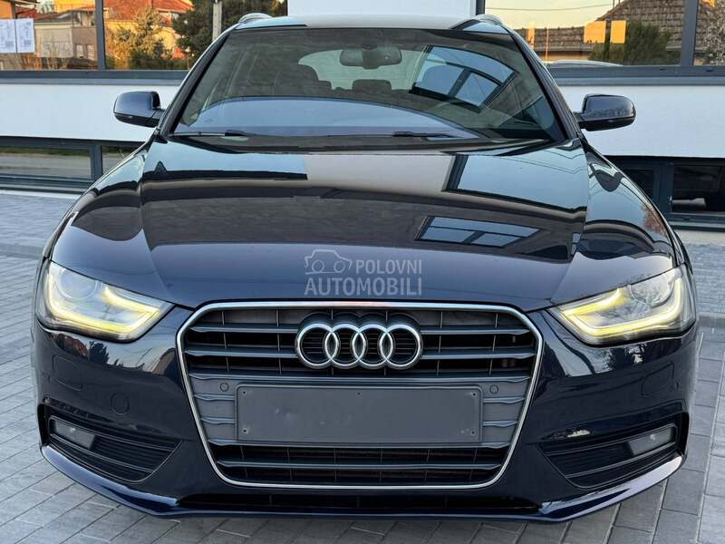 Audi A4 S LINE/LED/KOŽA/NAV