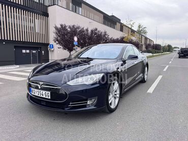 Tesla Model S FREE CHARGE/ 525 HP
