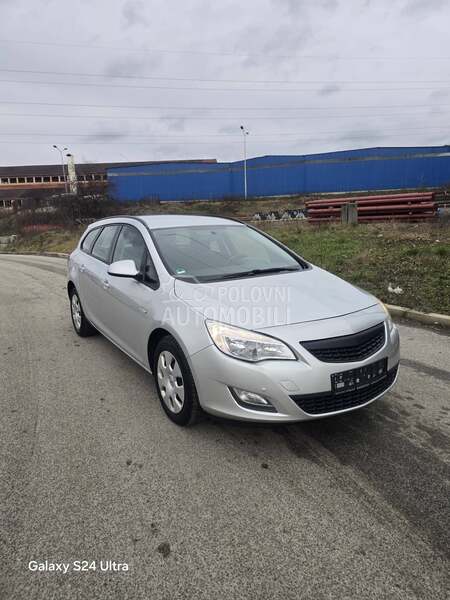 Opel Astra J 