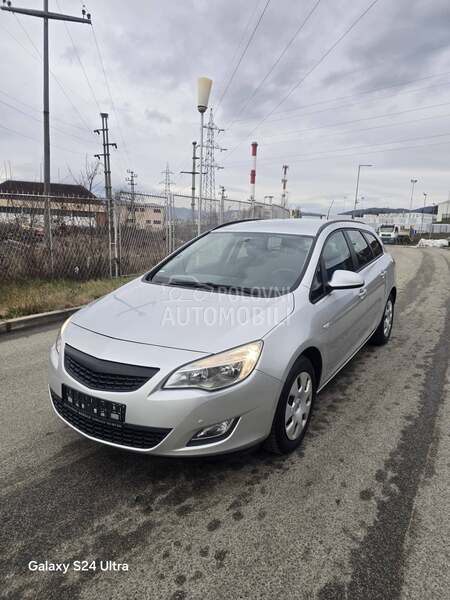 Opel Astra J 