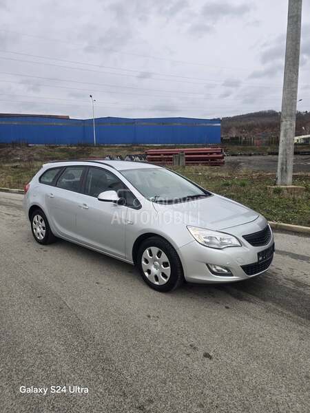 Opel Astra J 