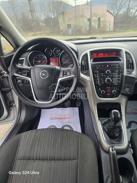 Opel Astra J 