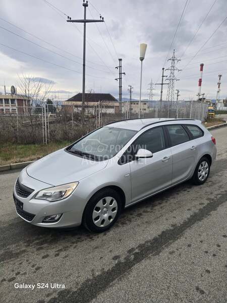 Opel Astra J 