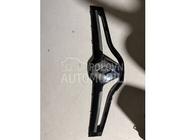 Prednja maska sa znakom za Renault Scenic za 2014. god.