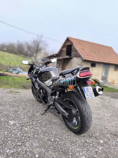 Kawasaki ZX9R