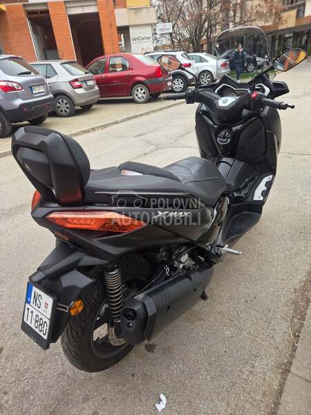 Yamaha X Max Iron