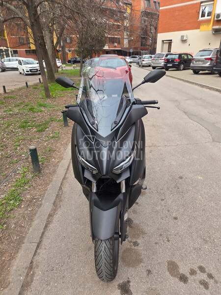 Yamaha X Max Iron