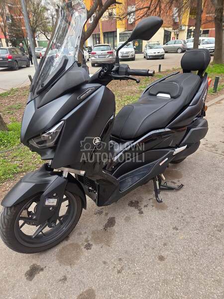Yamaha X Max Iron