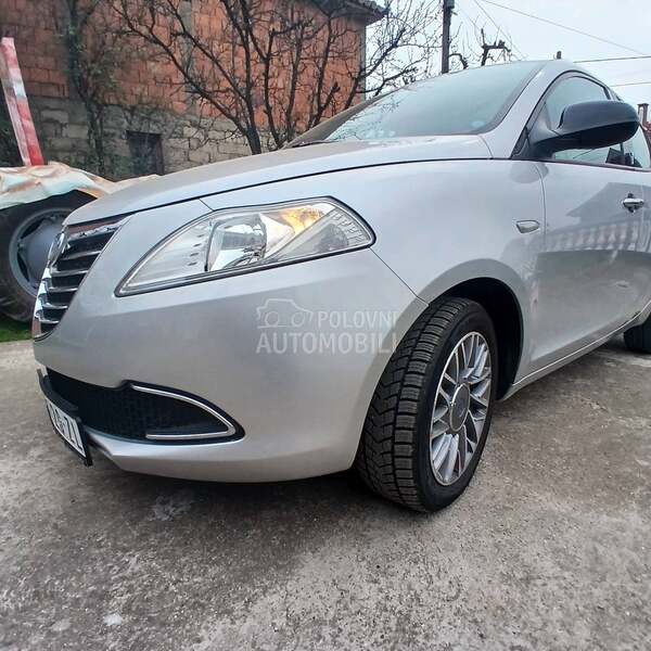 Lancia Ypsilon 