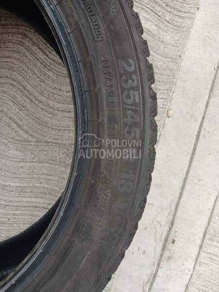 Semperit 235/45 R18 Zimska