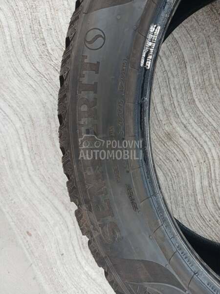 Semperit 235/45 R18 Zimska