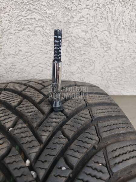 Semperit 235/45 R18 Zimska