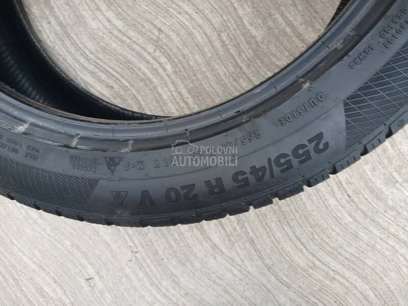 Continental 255/45 R20 Zimska
