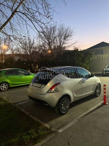 Lancia Ypsilon Bicolor